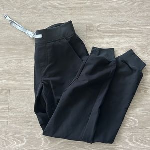 Black small figs joggers